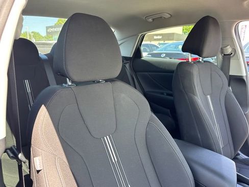 Used 2023 Hyundai Elantra SEL w/ Preferred Accessory Package FWD image 24