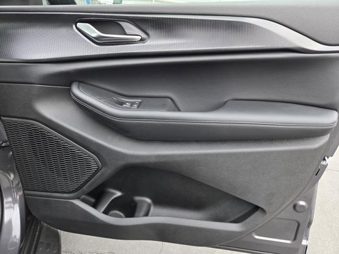 New 2025 Jeep Grand Cherokee L Altitude image 37