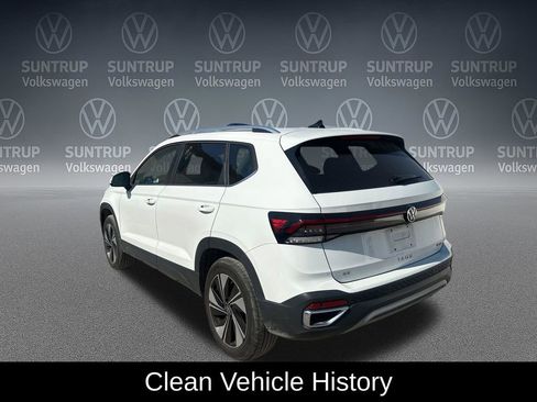 Used 2025 Volkswagen Taos SE AWD/4WD image 3
