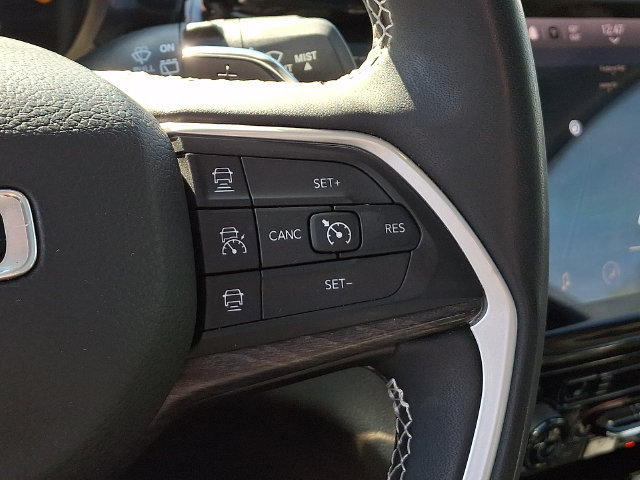 Used 2023 Jeep Grand Cherokee 4WD 4xe image 8