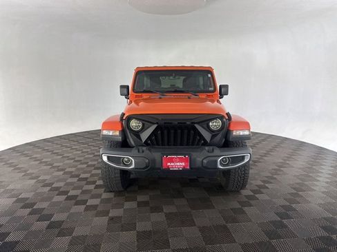 Used 2018 Jeep Wrangler Unlimited Sahara image 2