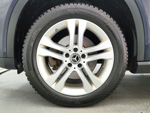 Used 2018 Mercedes-Benz GLA 250 4MATIC w/ Premium Package image 34