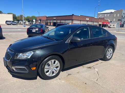 Used 2015 Chevrolet Cruze LS image 1