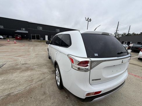 Used 2015 Mitsubishi Outlander SE image 11