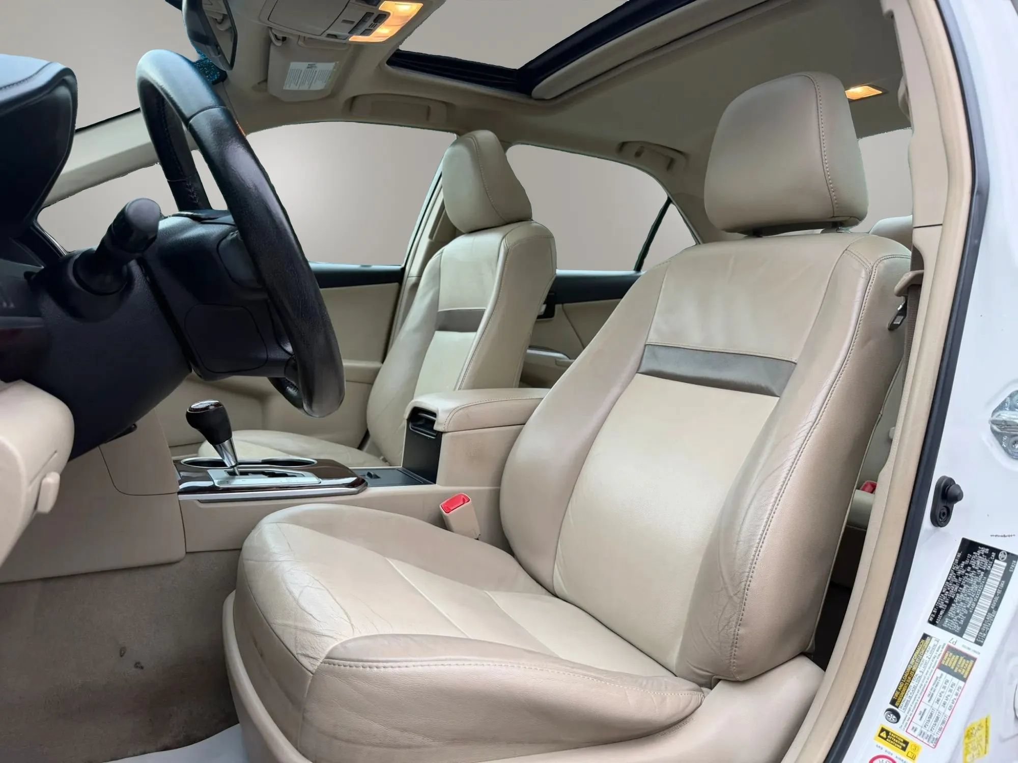 Used 2012 Toyota Camry XLE w/ Leather Pkg FWD image 10