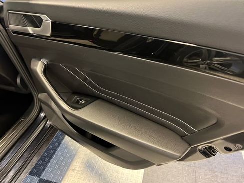 Certified 2022 Volkswagen Arteon SE image 13