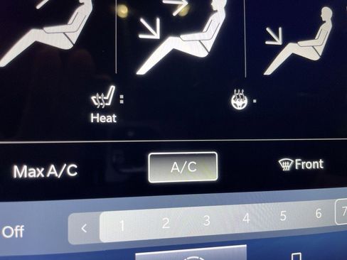 Used 2024 Chrysler Pacifica Touring-L image 21