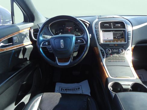 Used 2019 Lincoln Nautilus Reserve image 13