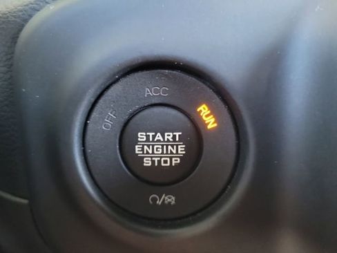 Used 2020 Jeep Gladiator Overland image 11