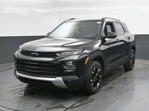 Used 2022 Chevrolet TrailBlazer LT w/ LPO, Blackout Package AWD/4WD image 8