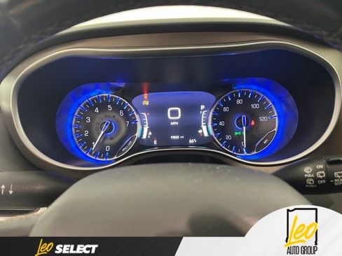 Used 2018 Chrysler Pacifica Touring-L Plus w/ Tire & Wheel Group FWD image 19