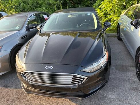 Used 2018 Ford Fusion SE FWD image 1