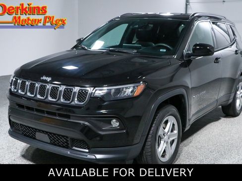 Used 2024 Jeep Compass Latitude AWD/4WD image 1