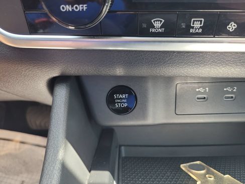 Used 2024 Nissan Rogue SV AWD/4WD image 20