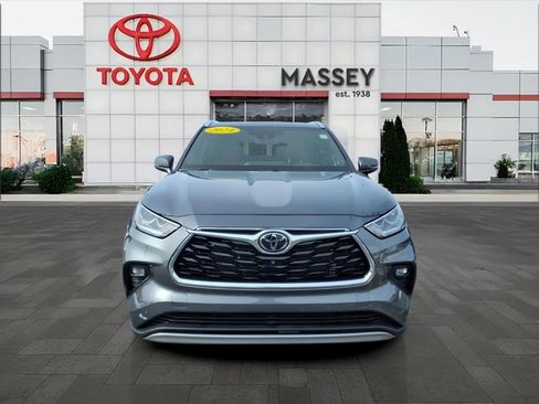 Used 2024 Toyota Highlander Platinum image 8