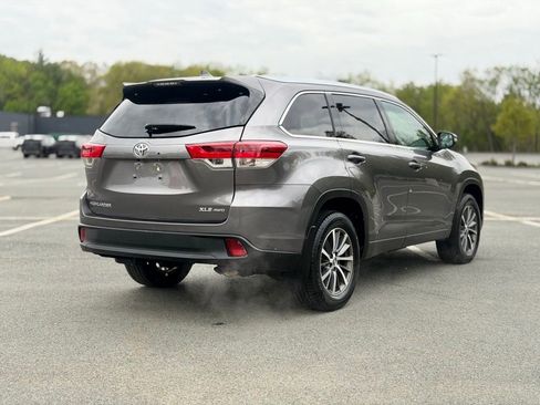 Used 2018 Toyota Highlander XLE AWD/4WD image 7