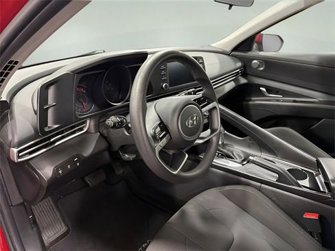 Used 2023 Hyundai Elantra SE image 10