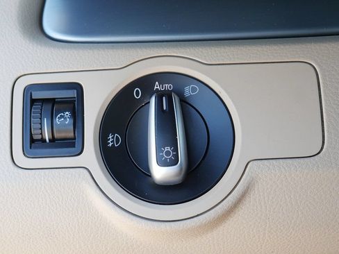 Used 2013 Volkswagen CC Lux FWD image 29