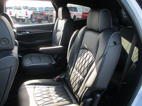 Certified 2024 Buick Enclave Avenir w/ Avenir Technology Package image 21