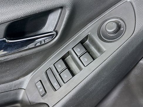 Used 2020 Chevrolet Trax LT w/ LT Convenience Package image 25