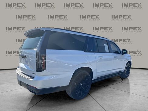 Used 2025 Cadillac Escalade ESV Sport Platinum w/ LPO, ONYX Package image 5