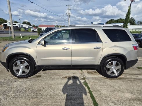 Used 2011 GMC Acadia SLT FWD image 1