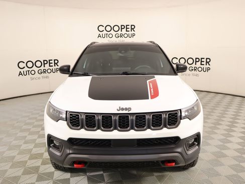 Used 2024 Jeep Compass Trailhawk image 8