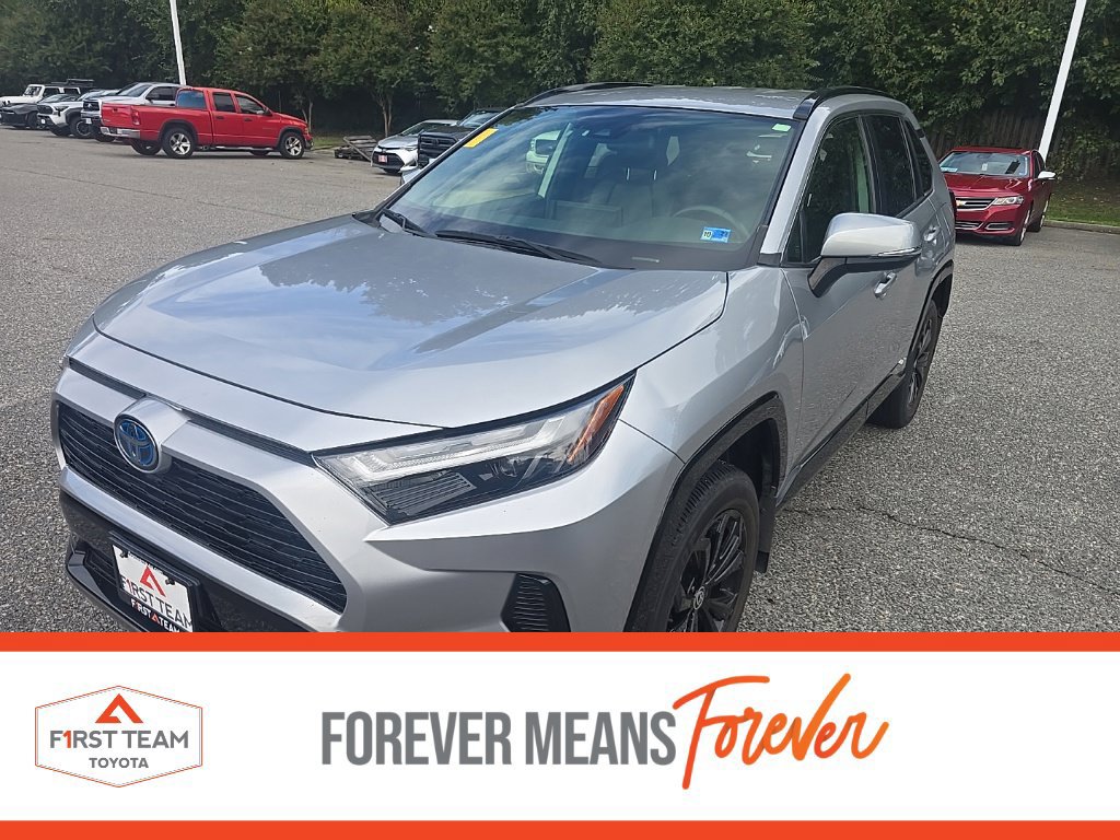 Used 2022 Toyota RAV4 SE w/ SE Grade Weather Package AWD/4WD image 1