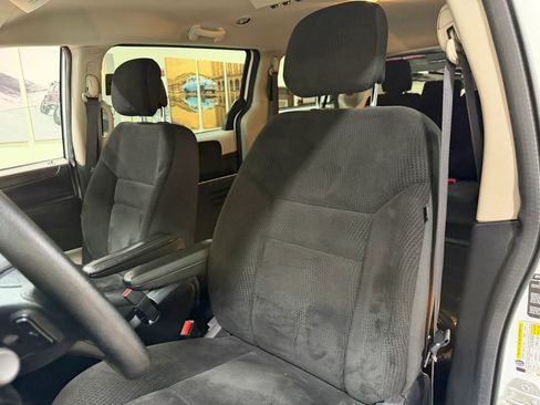 Used 2019 Dodge Grand Caravan SE FWD image 41