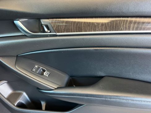 Used 2018 Honda Accord EX-L image 18