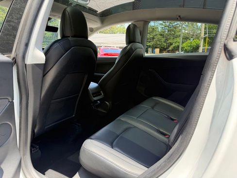 Used 2021 Tesla Model Y Long Range AWD/4WD image 30