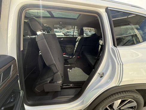 Used 2025 Volkswagen Atlas SEL image 22