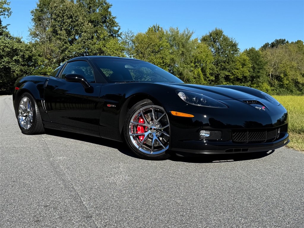 Used 2010 Chevrolet Corvette Z06 w/ Preferred Equipment Group RWD image 19