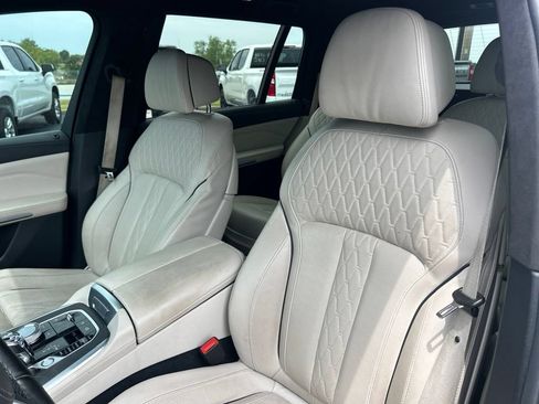 Used 2022 BMW X7 xDrive40i w/ M Sport Package AWD/4WD image 17