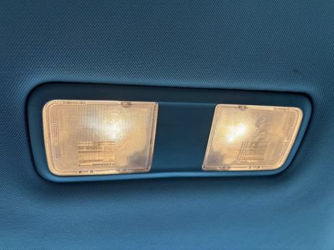 Used 2020 Toyota Highlander Limited FWD image 27