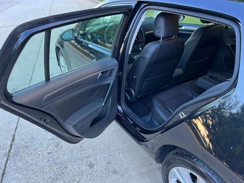 Used 2020 Volkswagen Golf 4-Door image 27