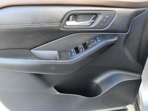 Used 2022 Nissan Rogue SL image 10