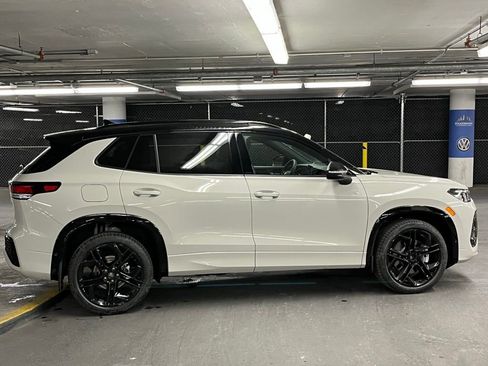 New 2026 Volkswagen Tiguan SE R-Line FWD image 41