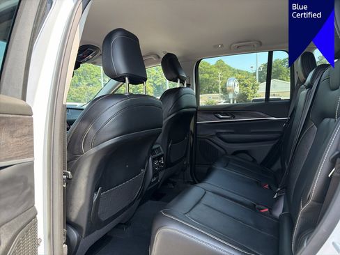 Used 2023 Jeep Grand Cherokee Limited w/ Black Appearance Package AWD/4WD image 11