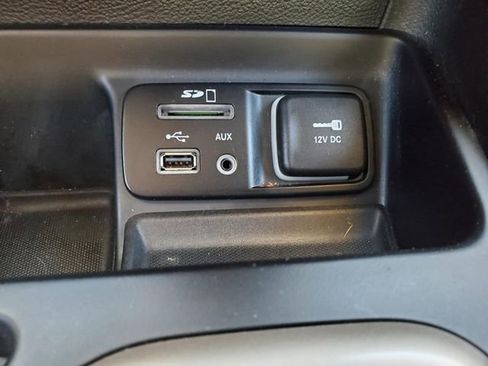 Used 2015 Jeep Cherokee Limited w/ Luxury Group image 29