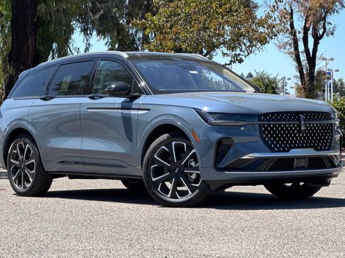 New 2026 Lincoln Nautilus Reserve AWD/4WD image 2