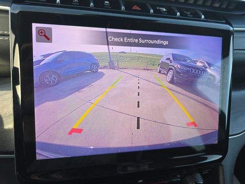 Used 2023 Jeep Grand Cherokee Limited image 25