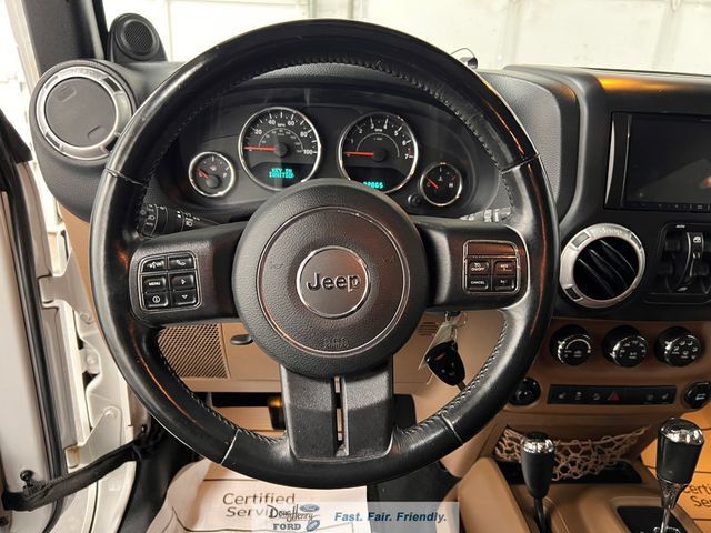 Used 2014 Jeep Wrangler Unlimited Sahara w/ Dual Top Group AWD/4WD image 34