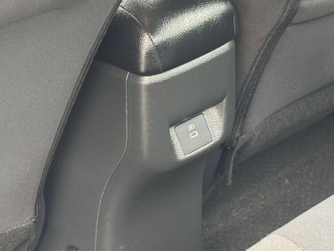 Used 2025 Nissan Versa SV FWD image 19