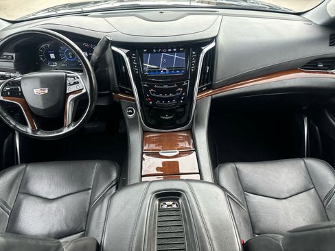 Used 2020 Cadillac Escalade ESV Premium Luxury image 35