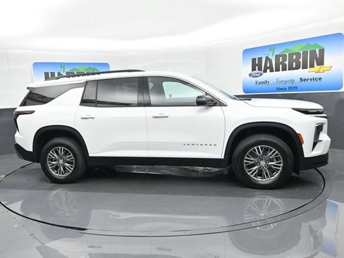 New 2027 Chevrolet Traverse LT w/ LPO, Floor Liner Package FWD image 7