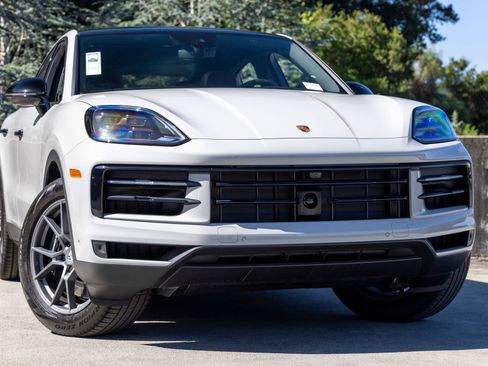 New 2026 Porsche Cayenne Coupe image 9