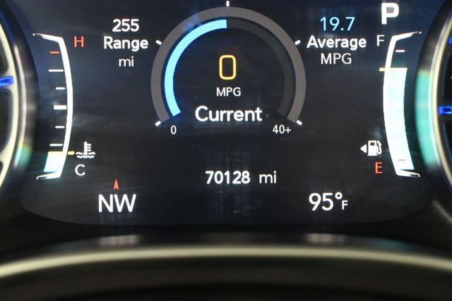 Used 2024 Chrysler Pacifica Touring-L FWD image 13