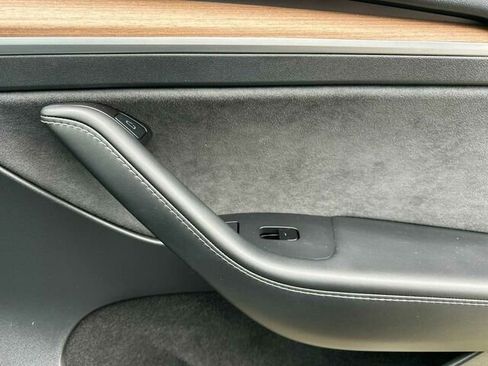 Used 2025 Tesla Model Y Long Range RWD image 21