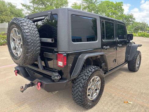 Used 2017 Jeep Wrangler Unlimited Rubicon w/ Connectivity Group image 8